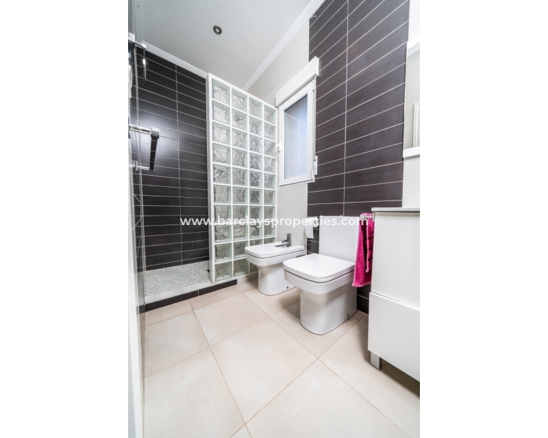 Wederverkoop - Vrijstaande Villa - Urb. La Marina