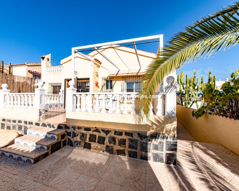 Wederverkoop - Vrijstaande Villa - Urb. La Marina