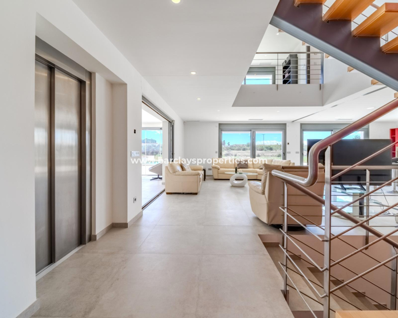 Wederverkoop - Vrijstaande Villa - Urb. La Marina