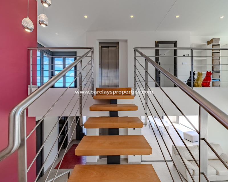 Wederverkoop - Vrijstaande Villa - Urb. La Marina