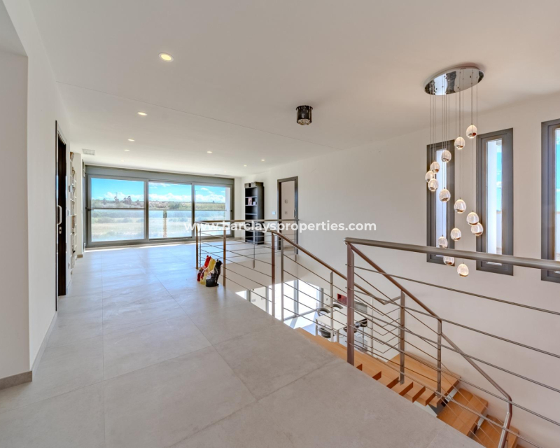 Wederverkoop - Vrijstaande Villa - Urb. La Marina