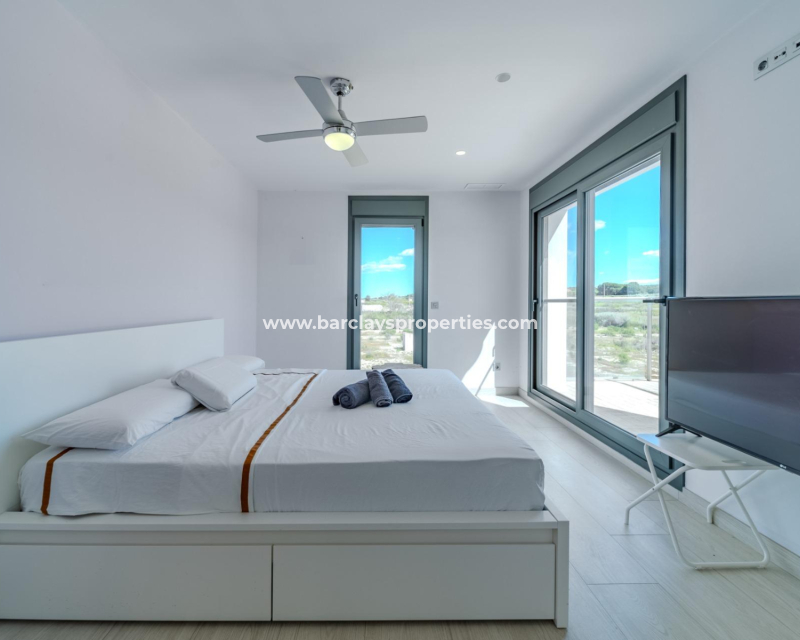 Wederverkoop - Vrijstaande Villa - Urb. La Marina