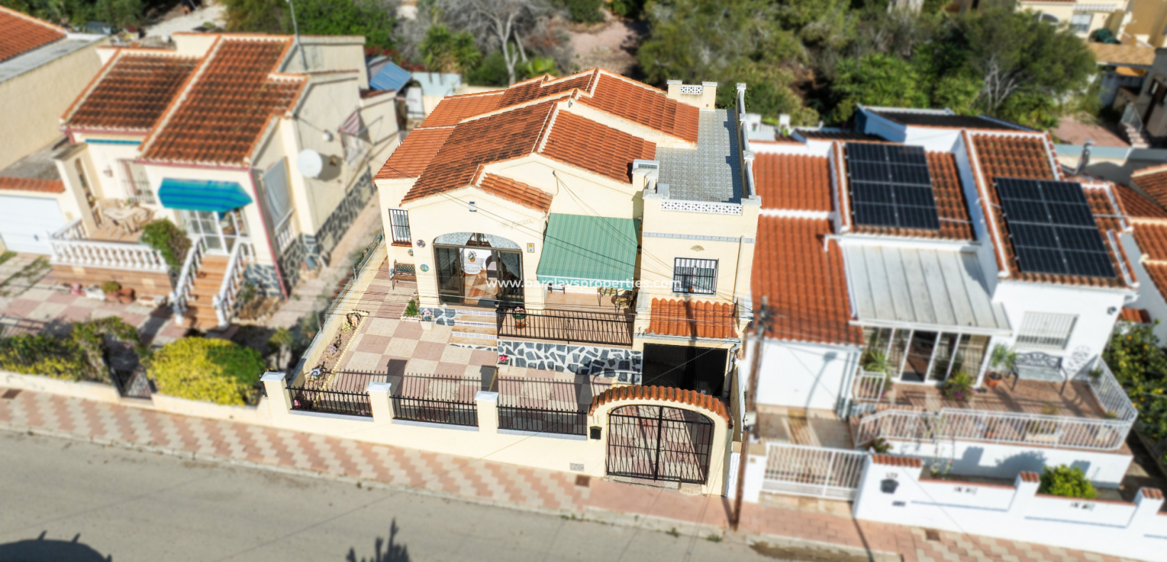 Wederverkoop - Vrijstaande Villa - Urb. La Marina