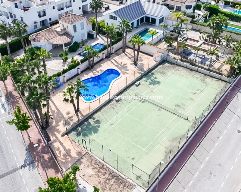 Wederverkoop - Vrijstaande Villa - Urb. La Marina
