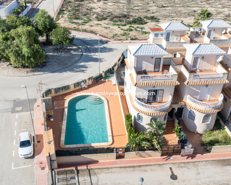 Wederverkoop - Vrijstaande Villa - Urb. La Marina