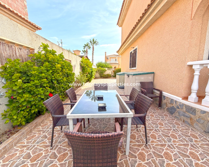 Wederverkoop - Vrijstaande Villa - Urb. La Marina