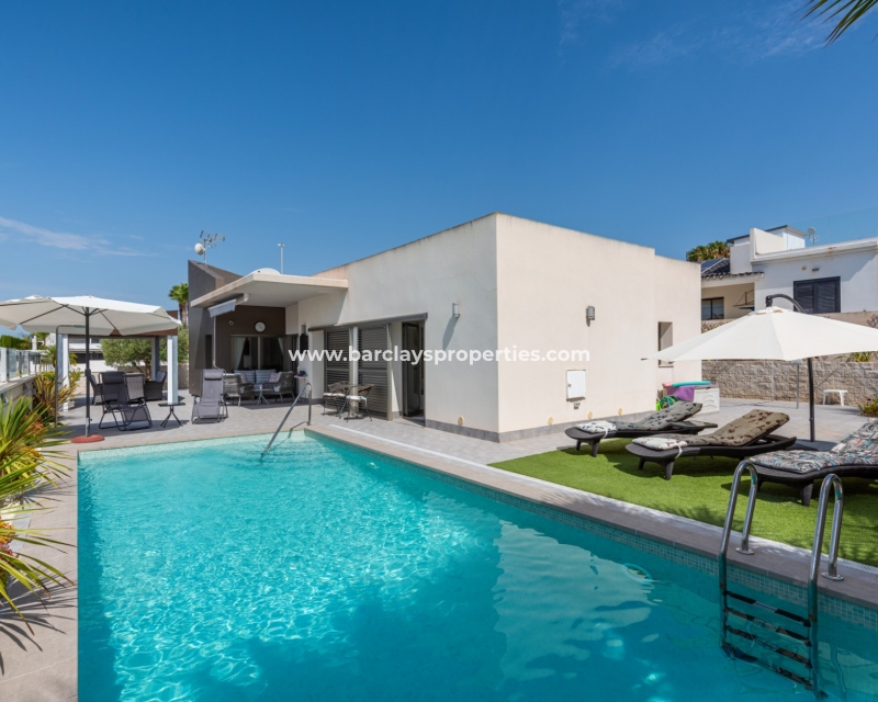 Wederverkoop - Vrijstaande Villa - Urb. La Marina