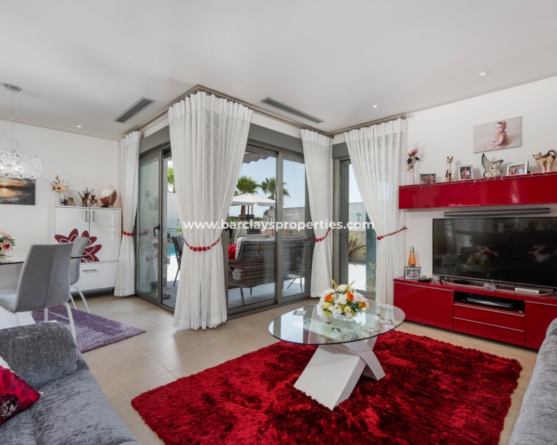 Wederverkoop - Vrijstaande Villa - Urb. La Marina