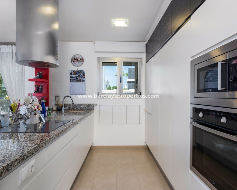 Wederverkoop - Vrijstaande Villa - Urb. La Marina