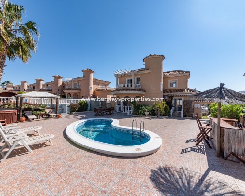 Wederverkoop - Vrijstaande Villa - Urb. La Marina