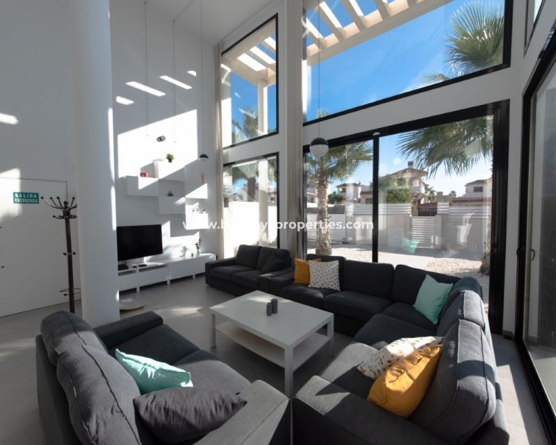 Wohnzimmer - Neubau Villa zum Verkauf in Urb La Marina