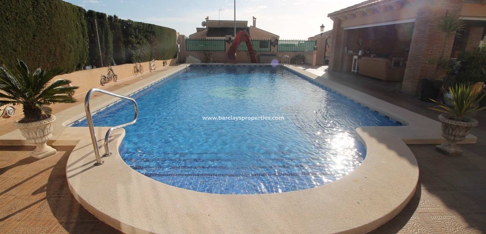 Zwembad - Grote vrijstaande villa te koop in La Escuera