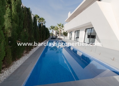 Zwembad - Nieuwbouw villa te koop in Urb La Marina